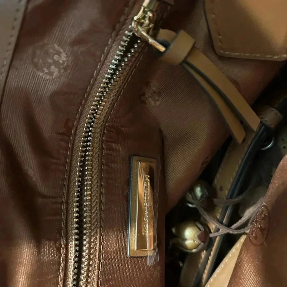 Tory Burch Tote in beautiful brown. New without tugs. - Picture 3 of 6